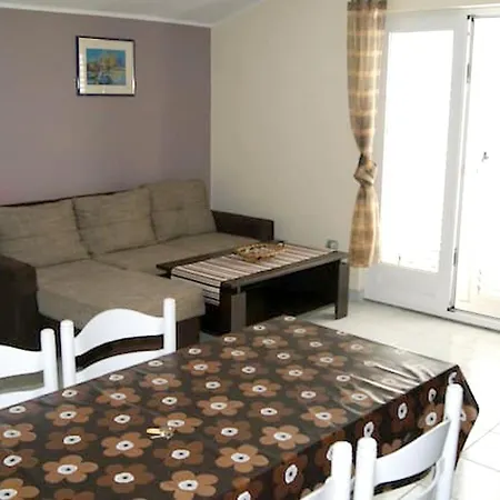2 Bedrooms With Wifi At *
